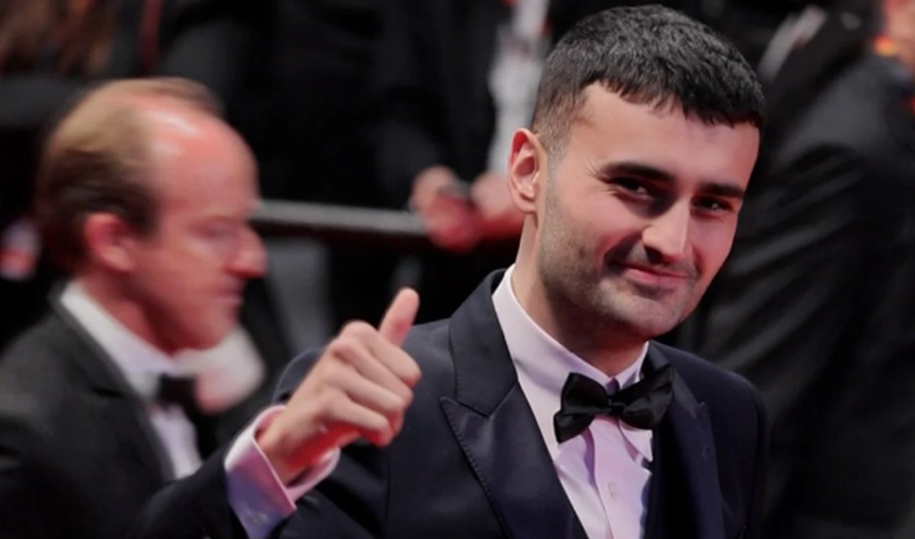  CZN Burak Cannes Film Festivali’nde kırmızı halıda yürüdü!