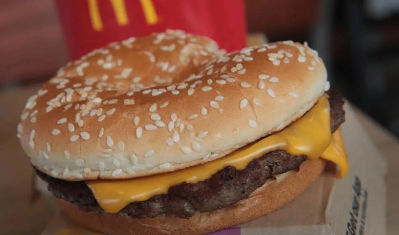 McDonald’s’ta yemek yiyenler bir daha düşünsün! E.Coli salgını 13 eyalete yayıldı